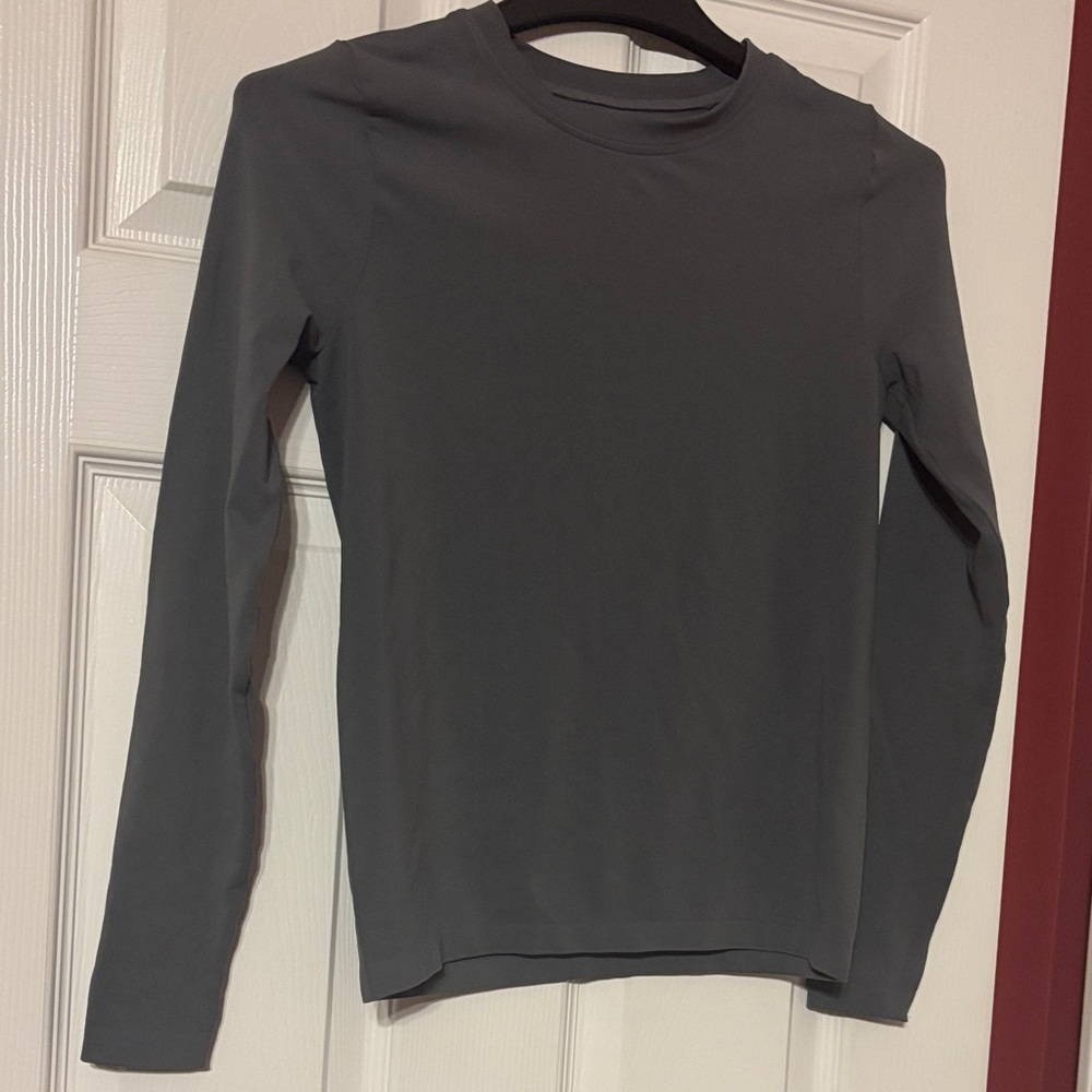 🩶 Long Sleeve Crew Neck Top in Charcoal Gray